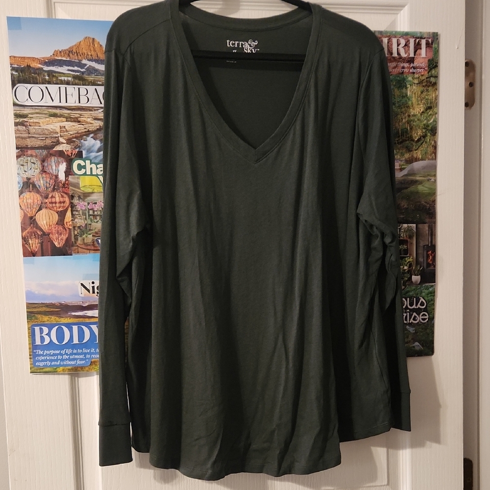 Terra & Sky Women's V-Neck Long Sleeve Top - Dark Green